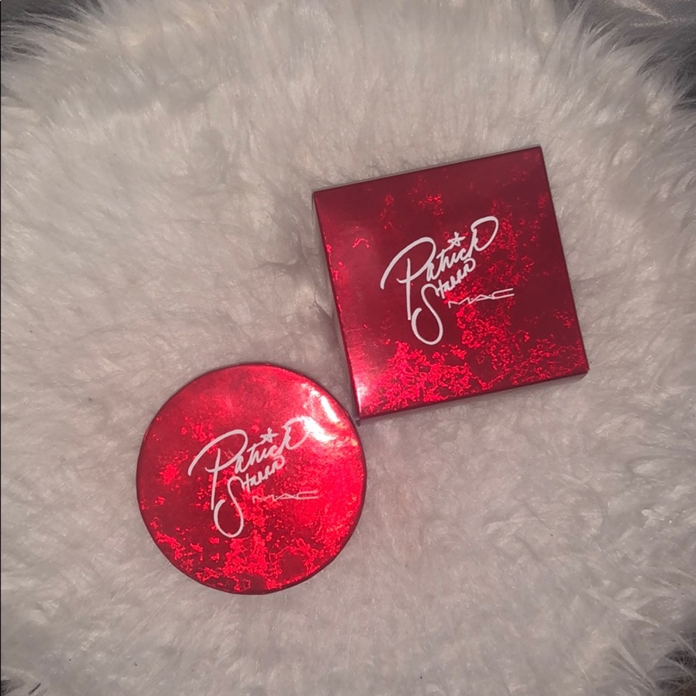 MAC setting powder. Patrick Star collection.